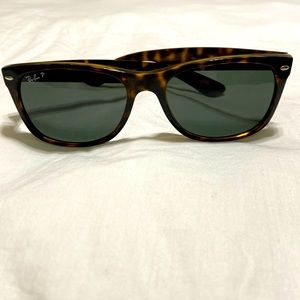Ray Ban “New Wayfarer” POLARIZED Sunglasses (RB 2132) Nearly new! Brown tortoise